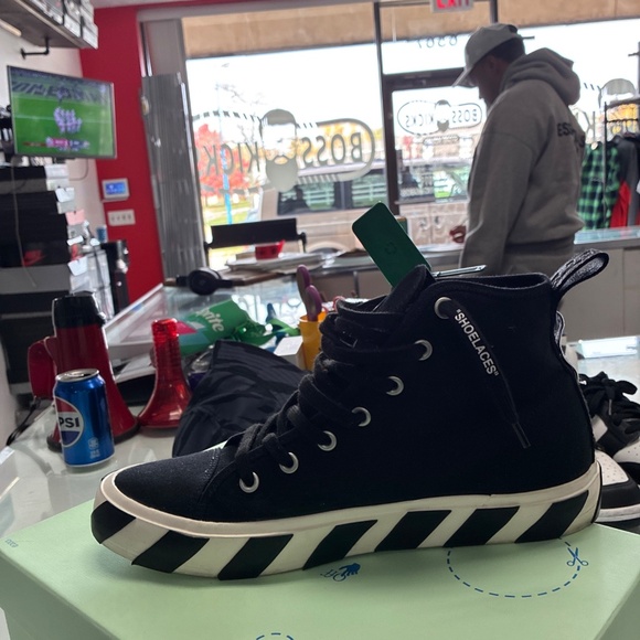 Men’s Off-White Sneaker Vulcanized Mid Pre Owned SZ 45 Used W/Box - Picture 15 of 16